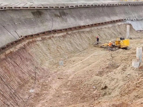 让胡路基坑边坡加固